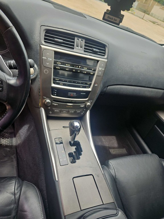 2010 Lexus IS Image 7