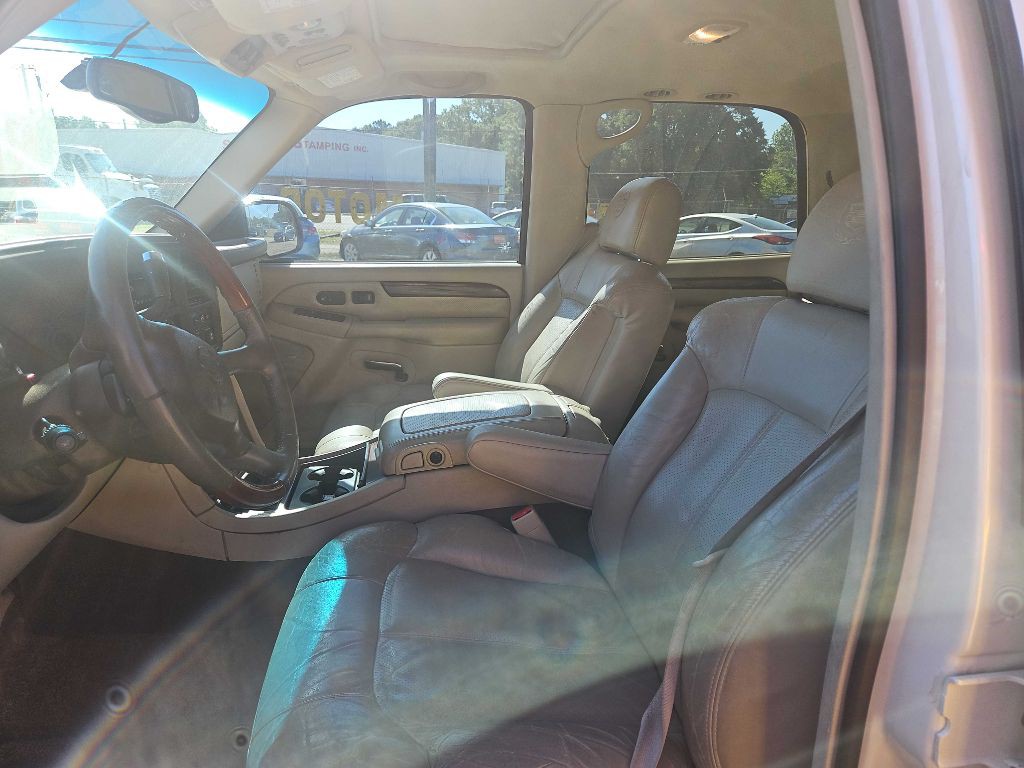2002 Cadillac Escalade Image 6