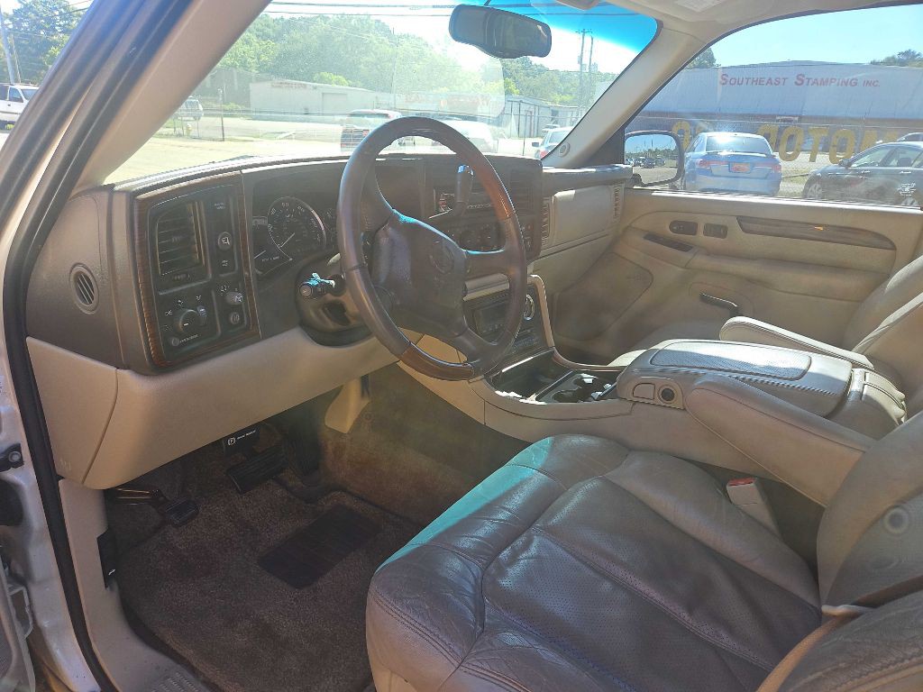 2002 Cadillac Escalade Image 7