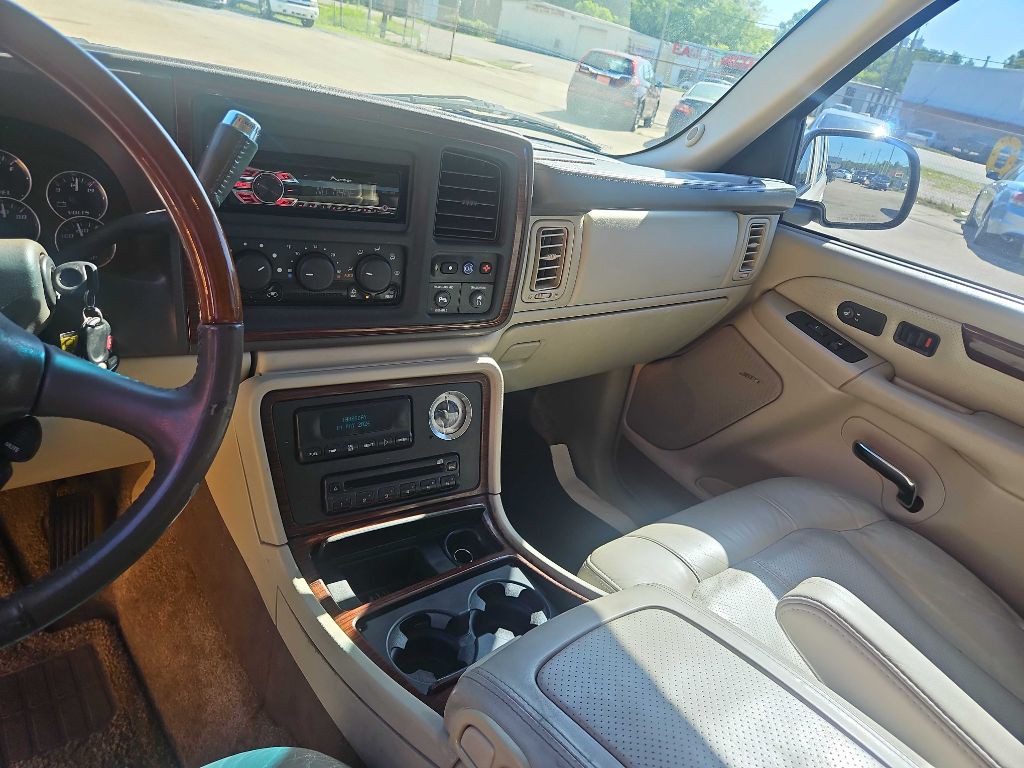 2002 Cadillac Escalade Image 8