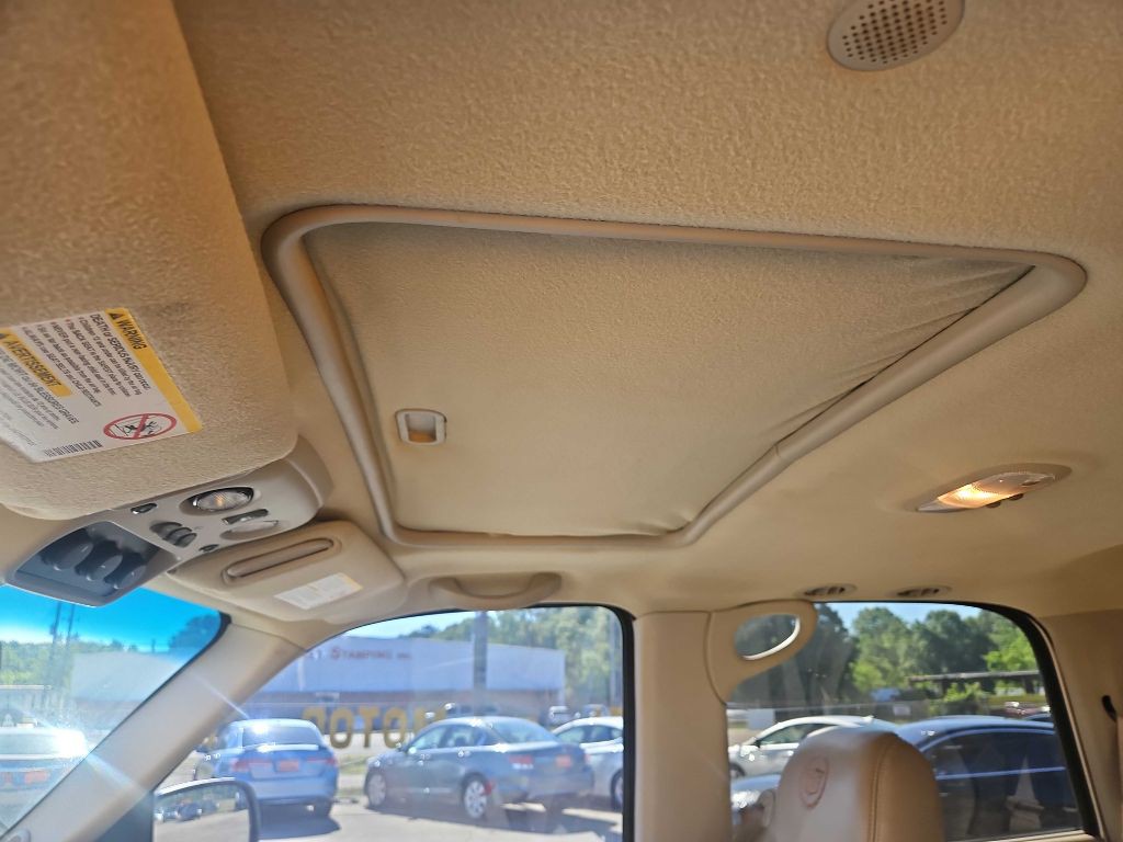 2002 Cadillac Escalade Image 10