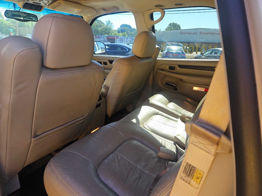 2002 Cadillac Escalade Image 11