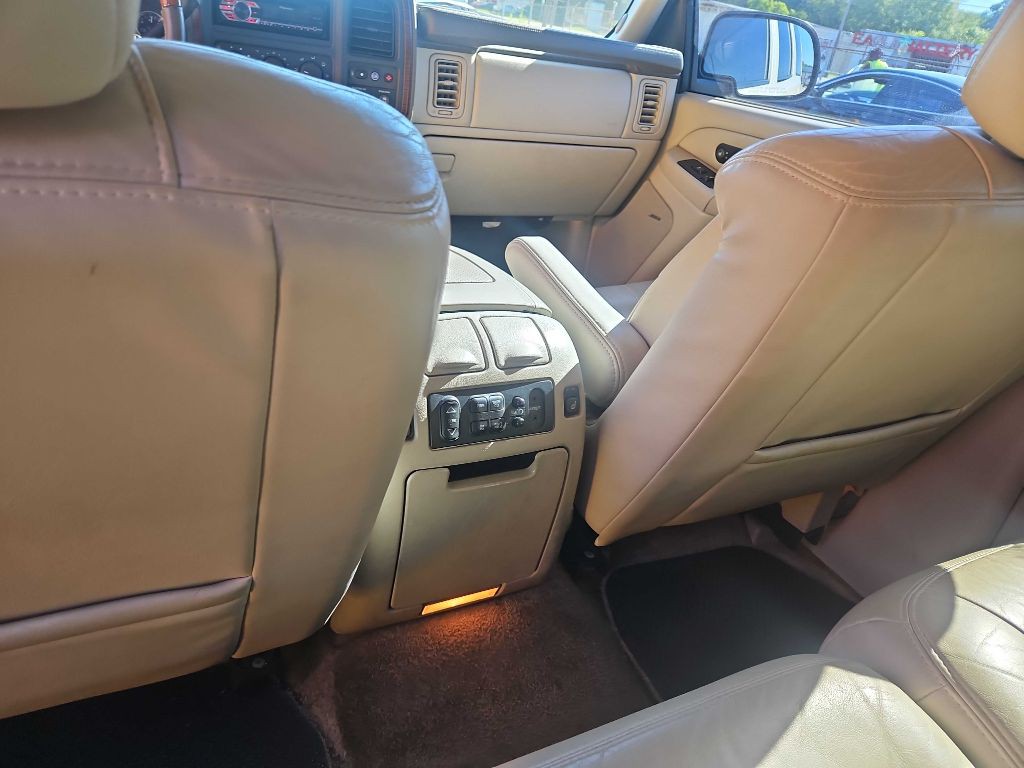 2002 Cadillac Escalade Image 14