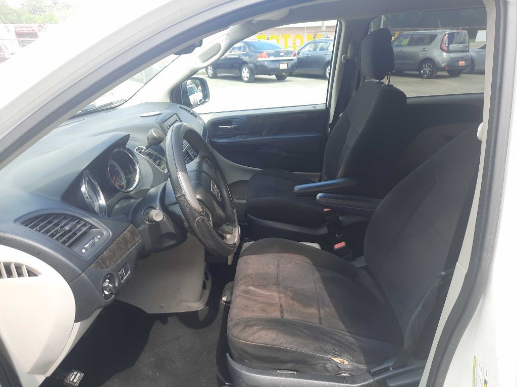 2011 Dodge Grand Caravan Image 2