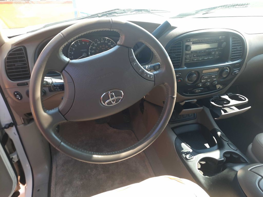 2005 Toyota Sequoia Image 1