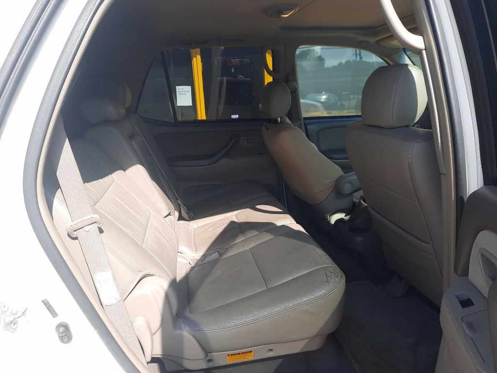 2005 Toyota Sequoia Image 8