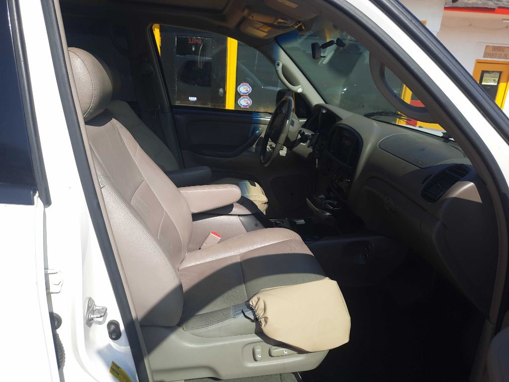2005 Toyota Sequoia Image 9