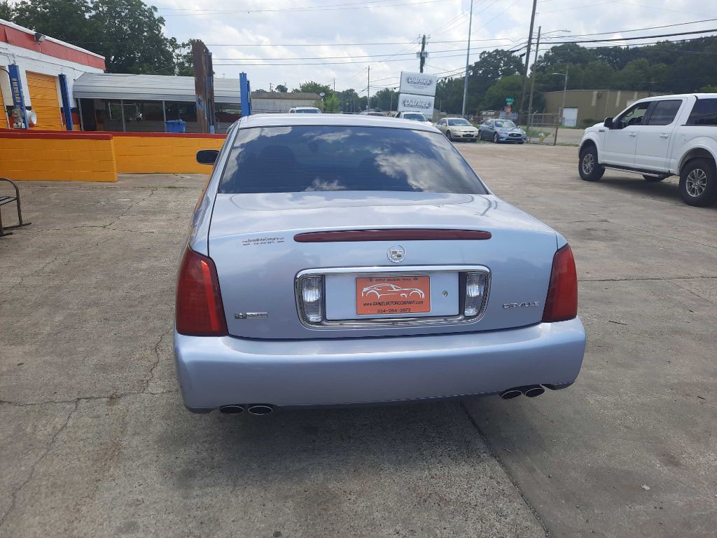 2004 Cadillac DeVille Image 2