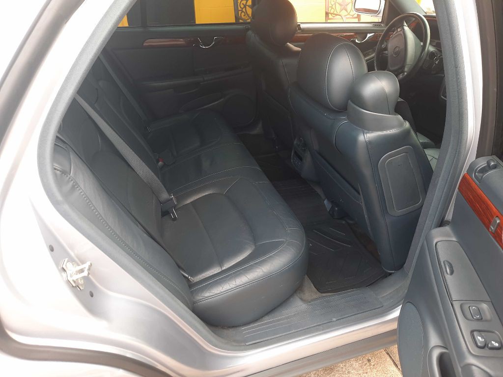 2004 Cadillac DeVille Image 5