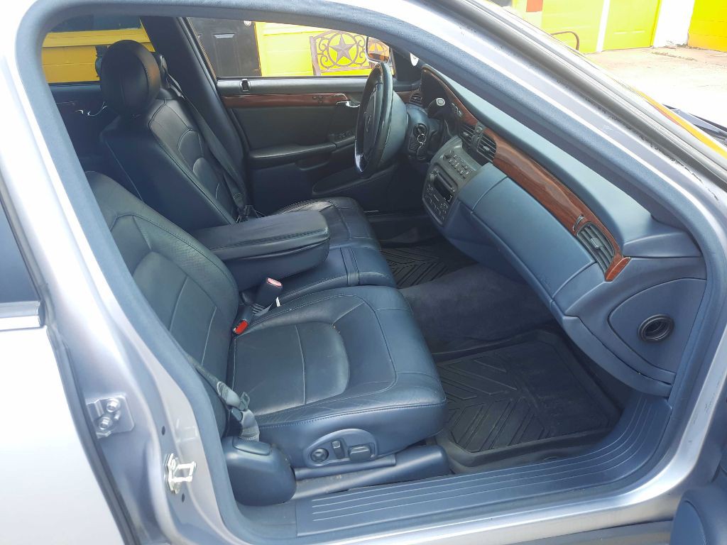 2004 Cadillac DeVille Image 7