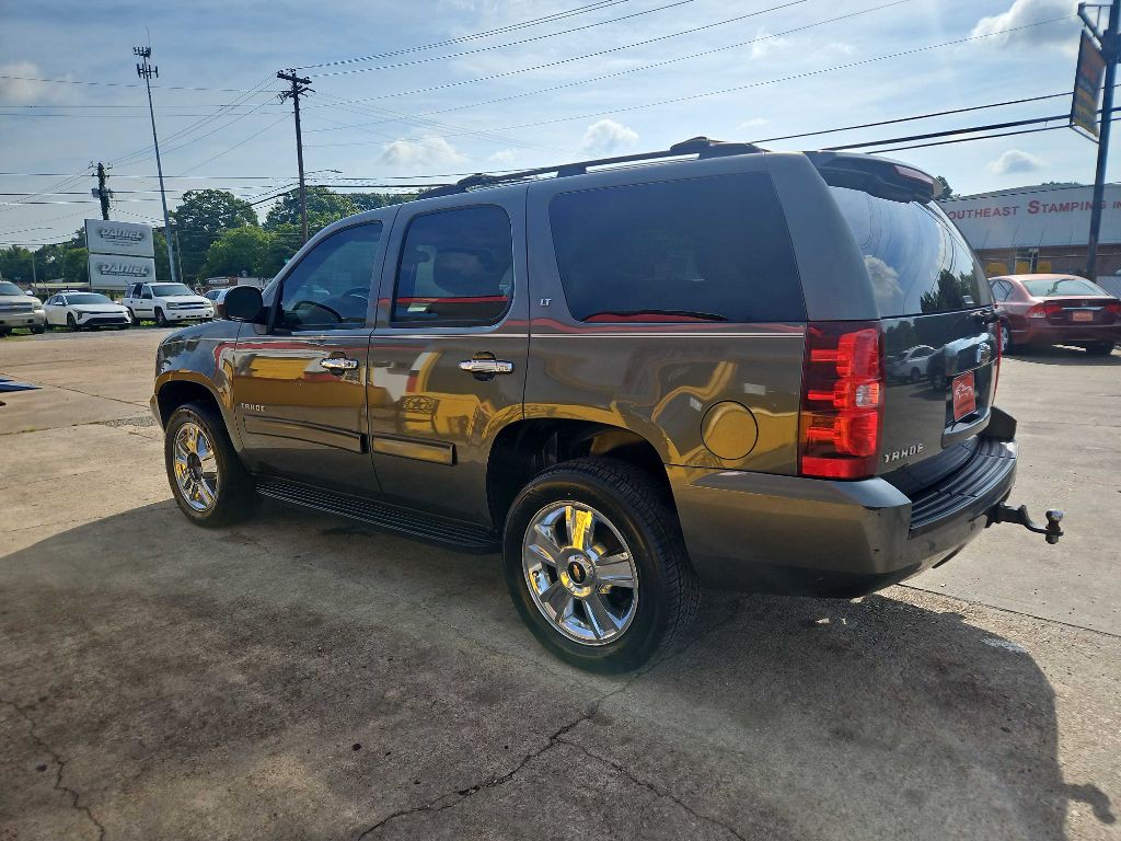 2011 Chevrolet Tahoe Image 2