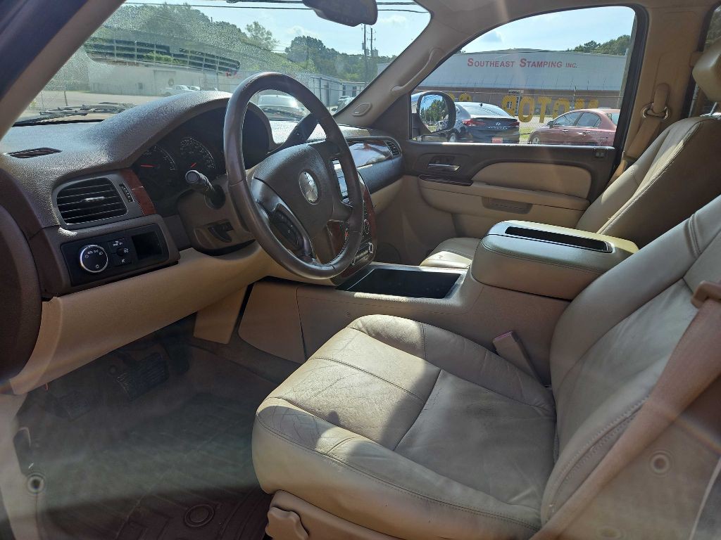 2011 Chevrolet Tahoe Image 3