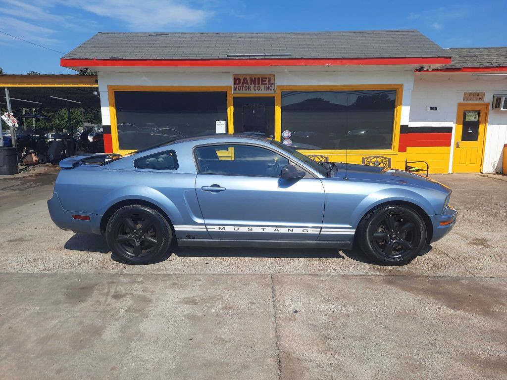 2005 Ford Mustang Image 2