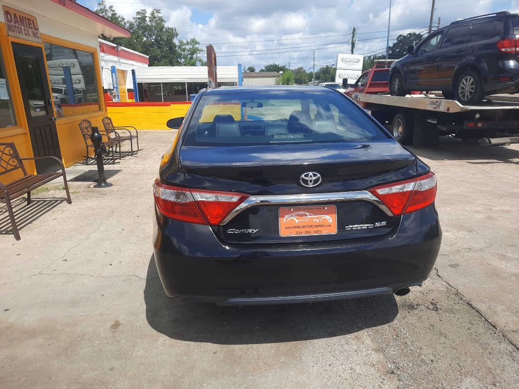 2017 Toyota Camry Image 4