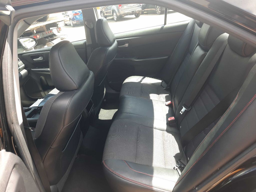 2017 Toyota Camry Image 6