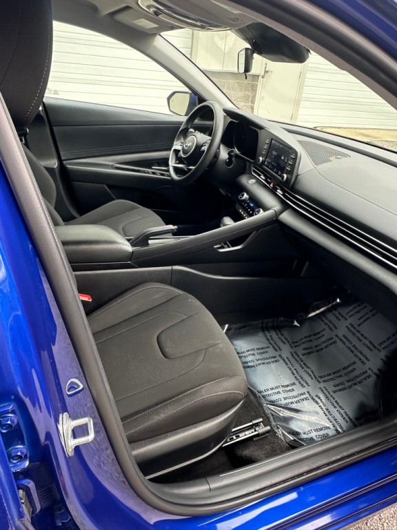 2022 Hyundai Elantra Image 5