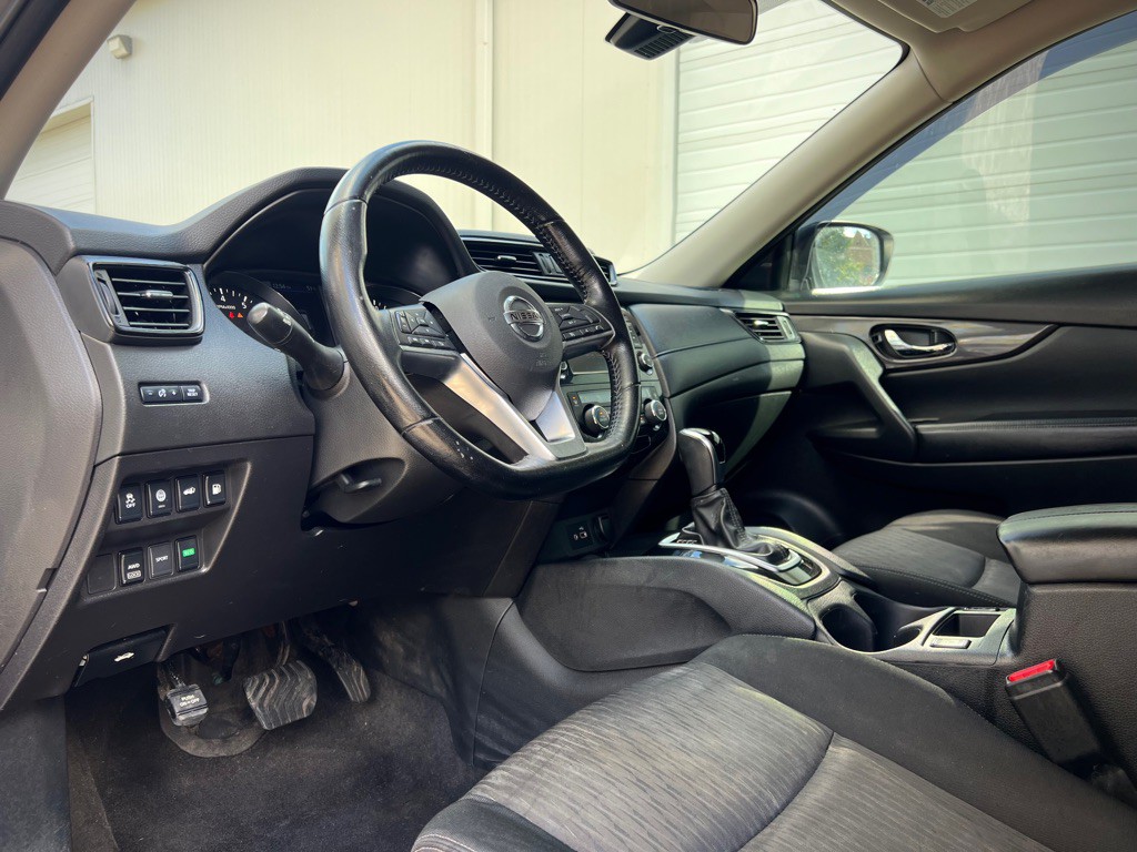 2020 Nissan Rogue Image 2