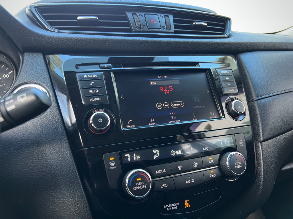 2020 Nissan Rogue Image 39