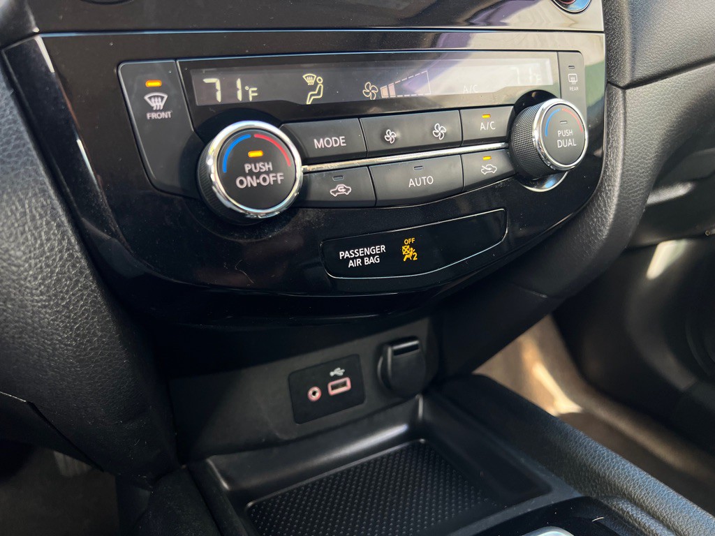 2020 Nissan Rogue Image 41