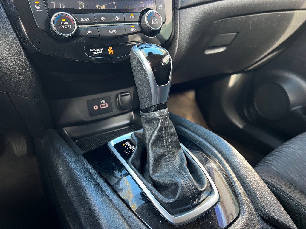 2020 Nissan Rogue Image 42