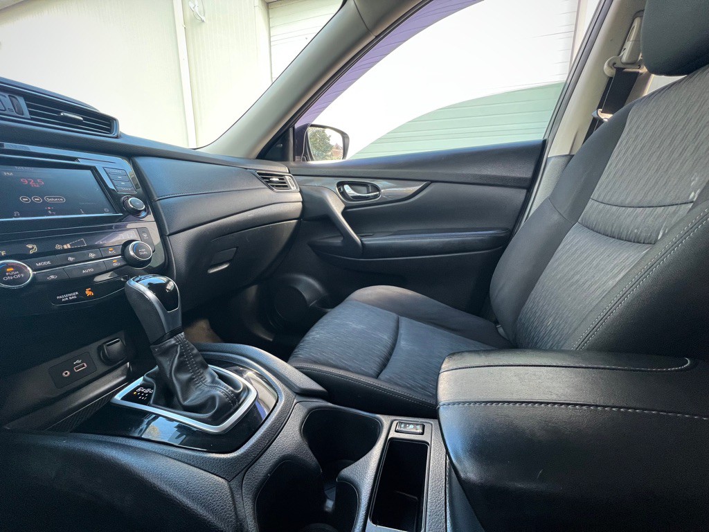 2020 Nissan Rogue Image 43