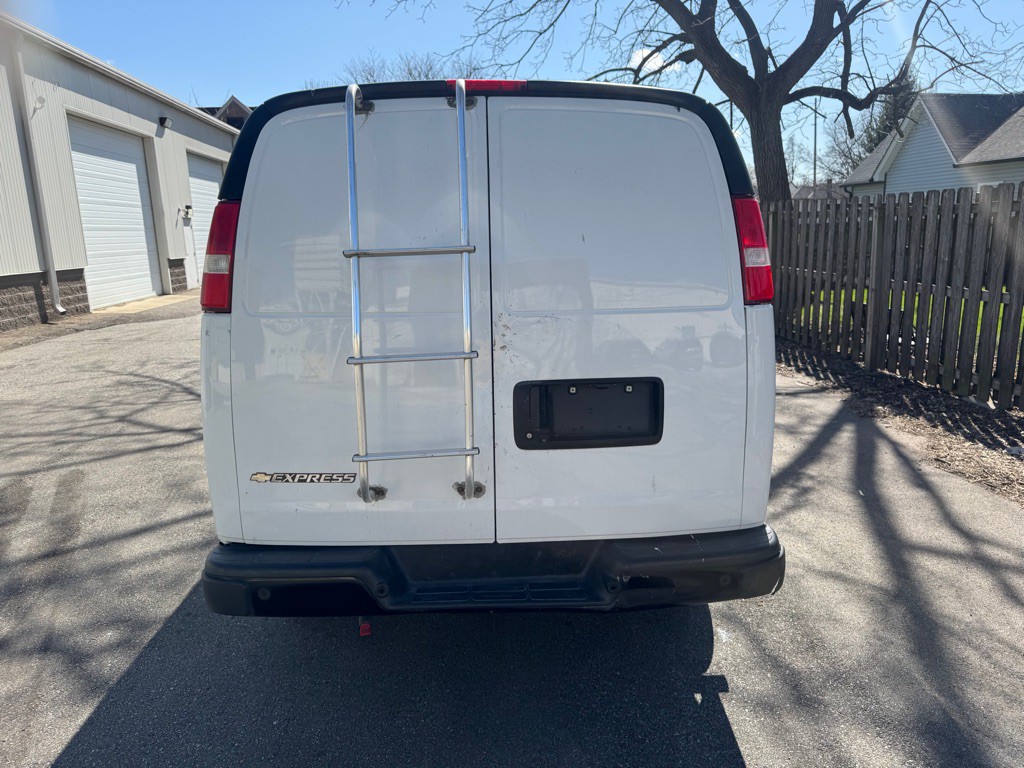 2019 Chevrolet Express Image 4