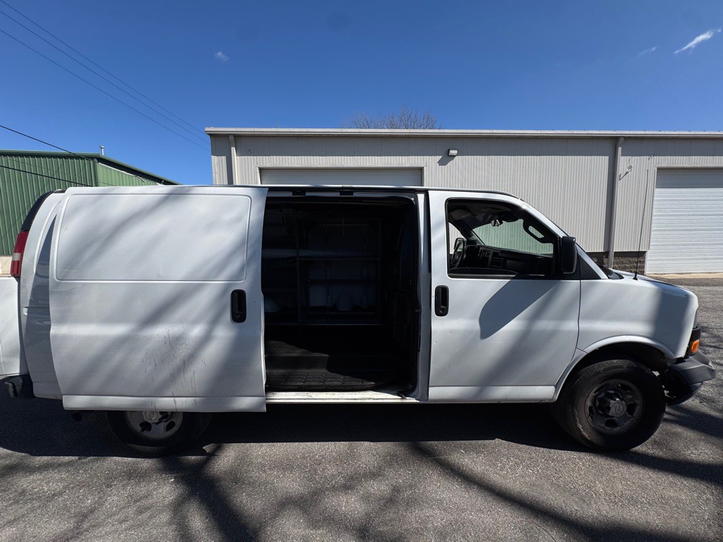 2019 Chevrolet Express Image 7