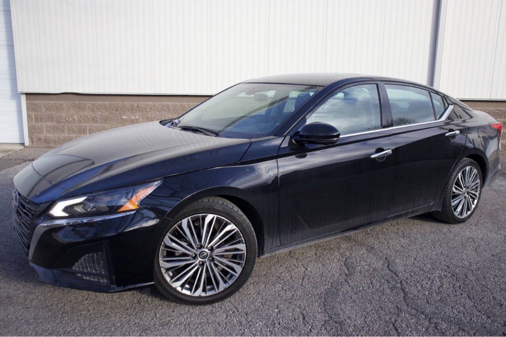 2022 Nissan Altima Image 2