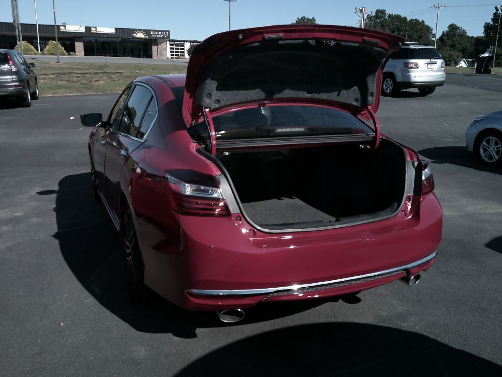 2017 Honda Accord Image 4