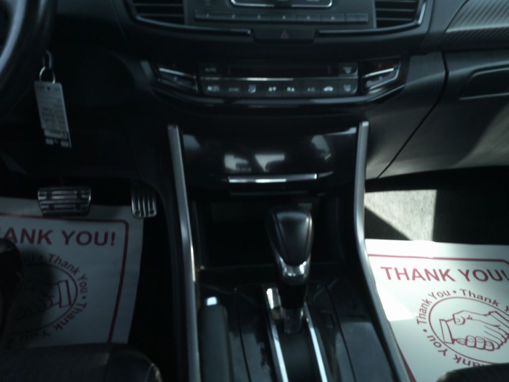 2017 Honda Accord Image 14