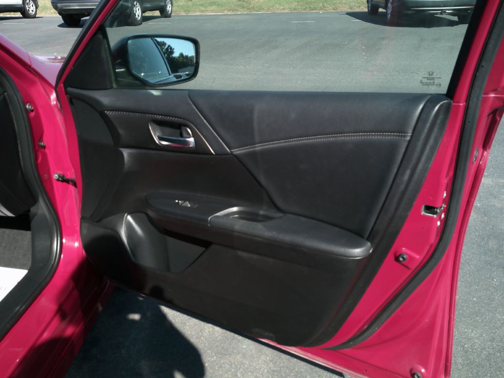 2017 Honda Accord Image 16