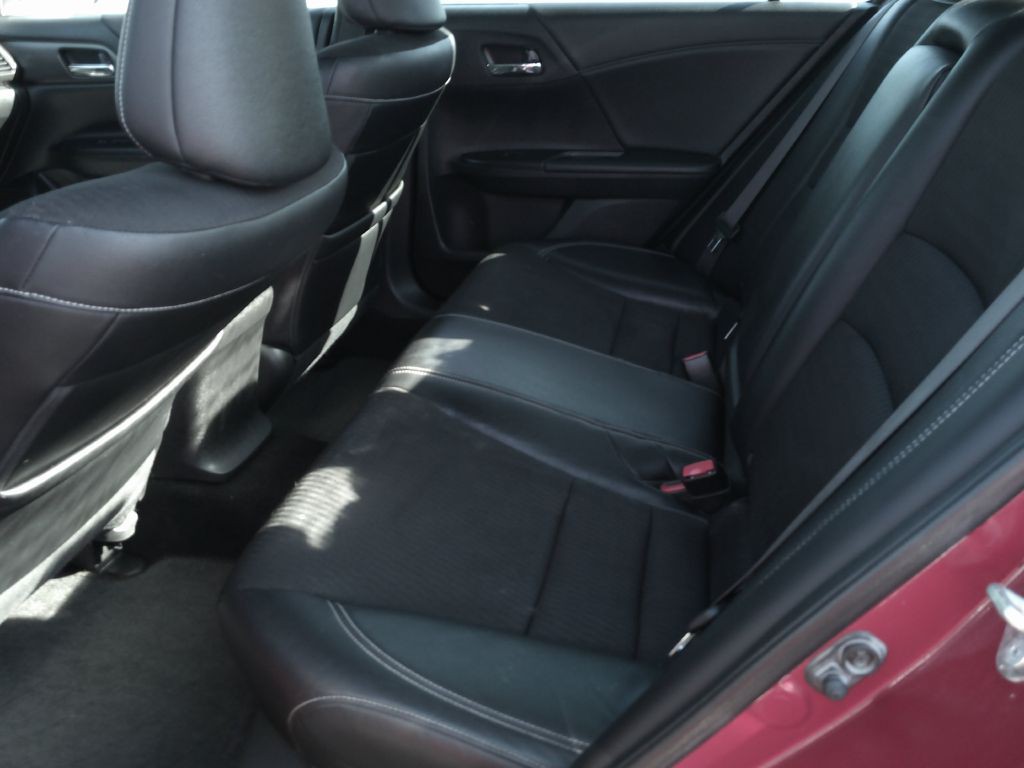 2017 Honda Accord Image 21