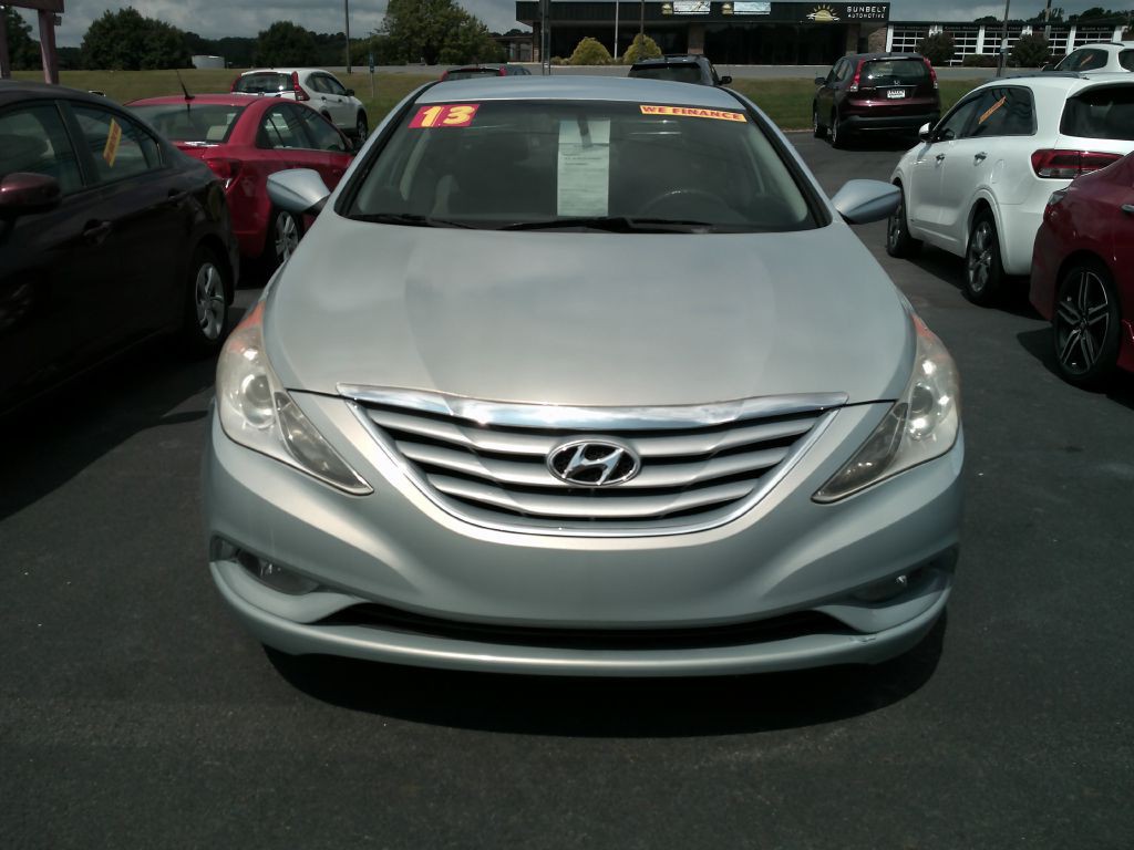 2013 Hyundai Sonata Image 2