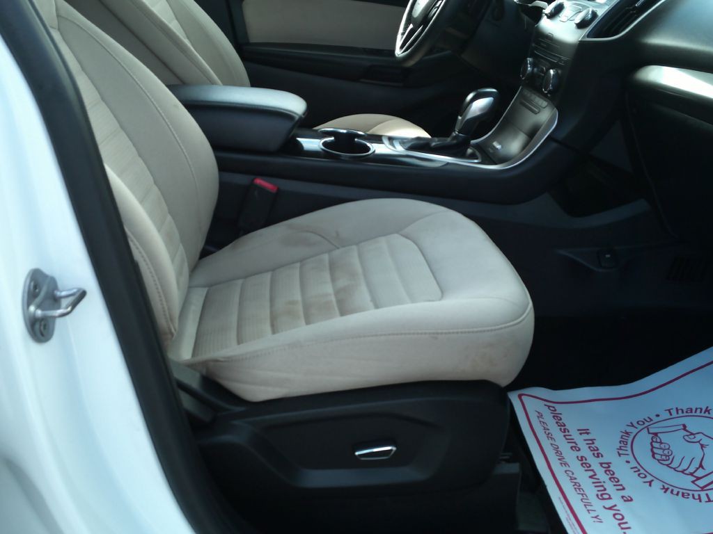 2016 Ford Edge Image 17