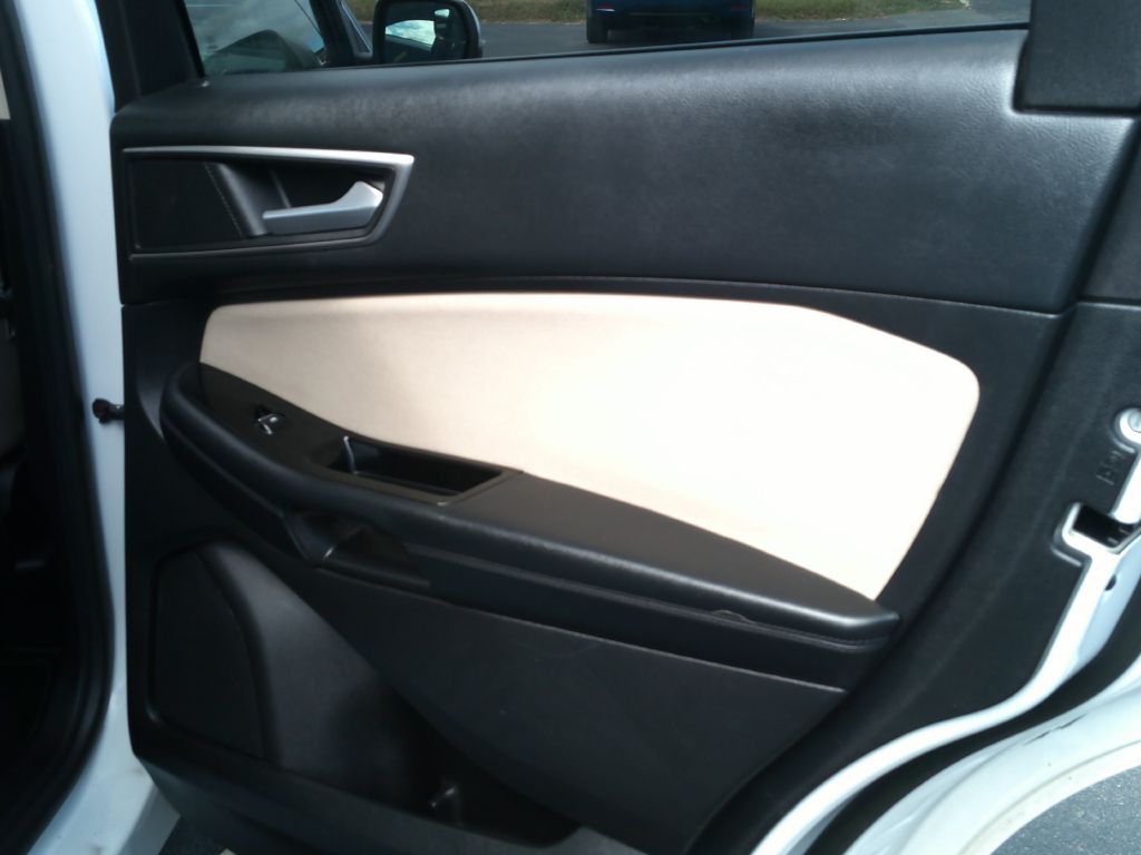2016 Ford Edge Image 18