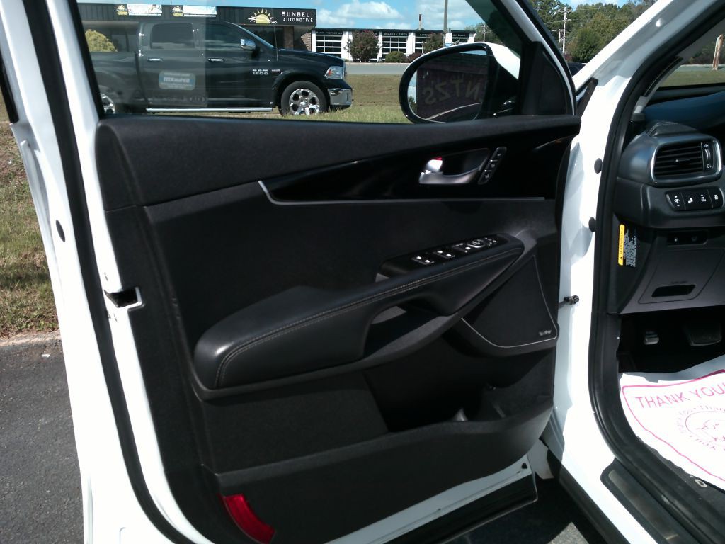 2017 Kia Sorento Image 9