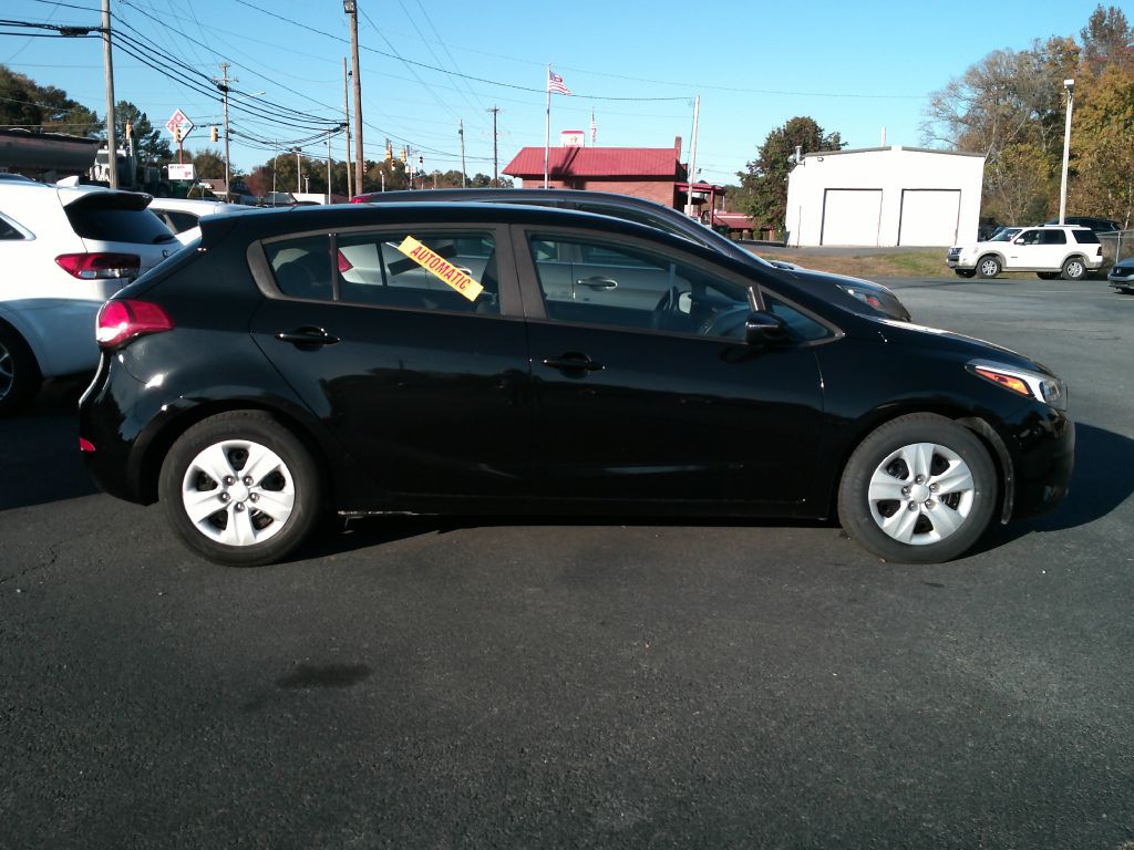 2017 Kia Forte Image 3