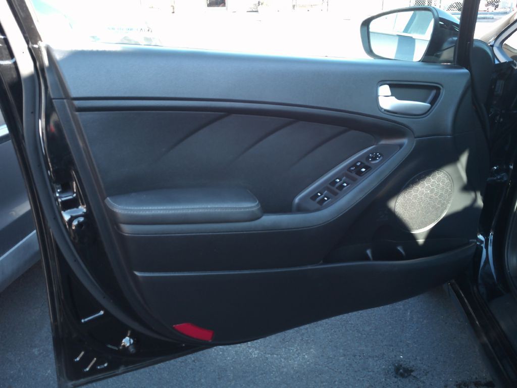 2017 Kia Forte Image 8