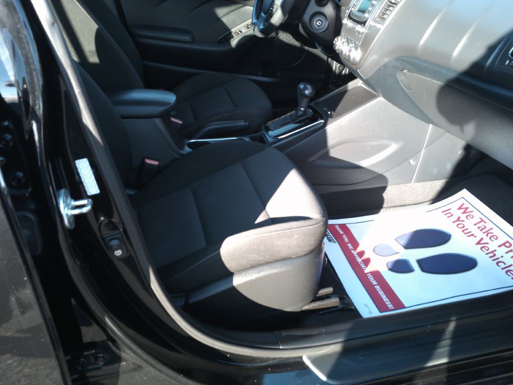 2017 Kia Forte Image 16