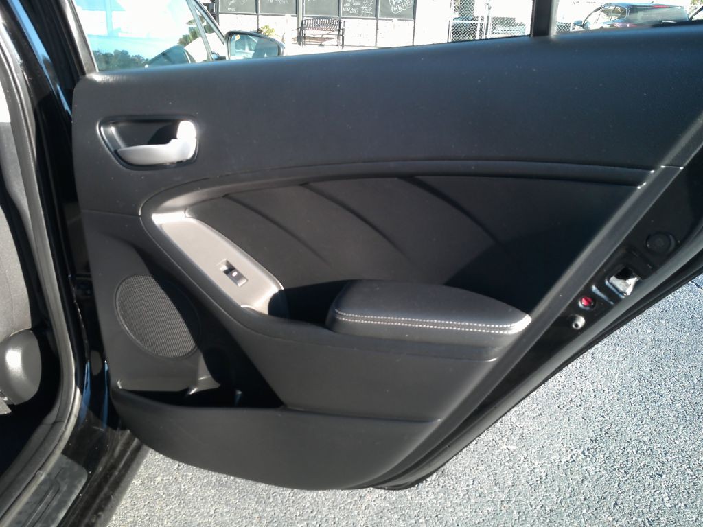 2017 Kia Forte Image 17