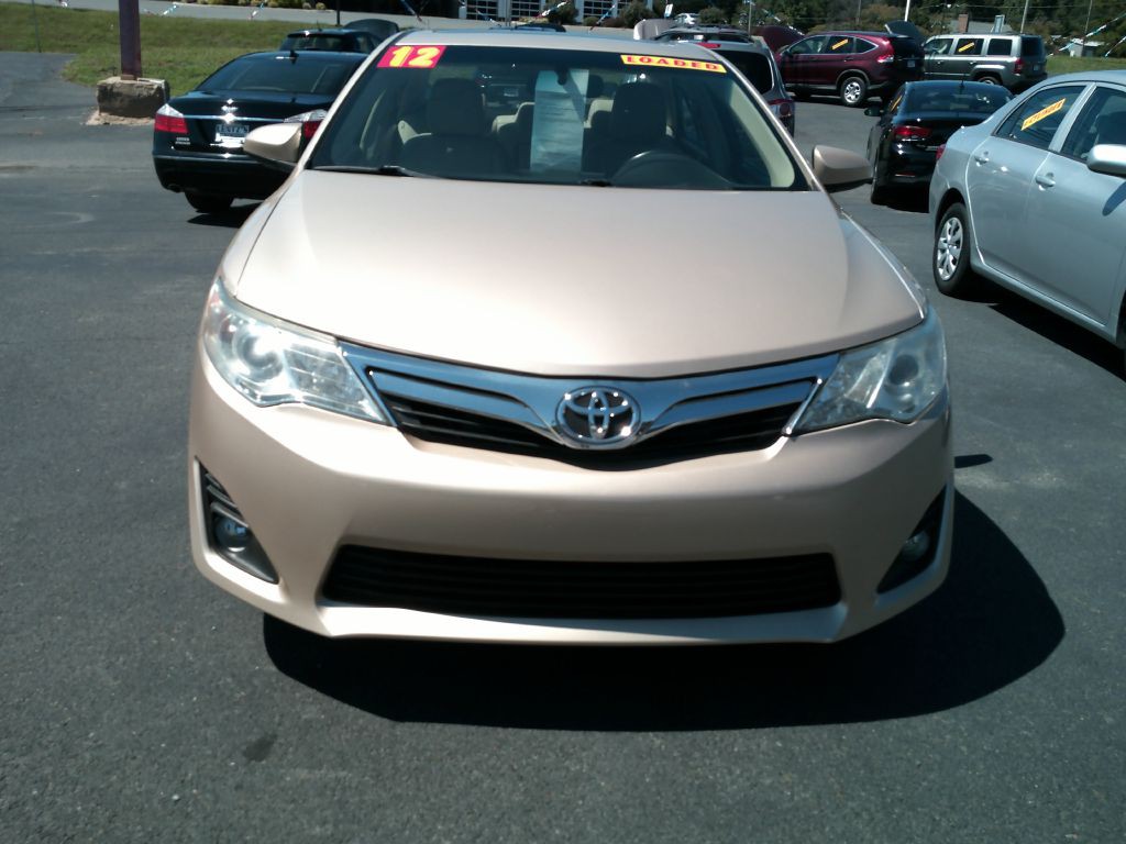 2012 Toyota Camry Image 2