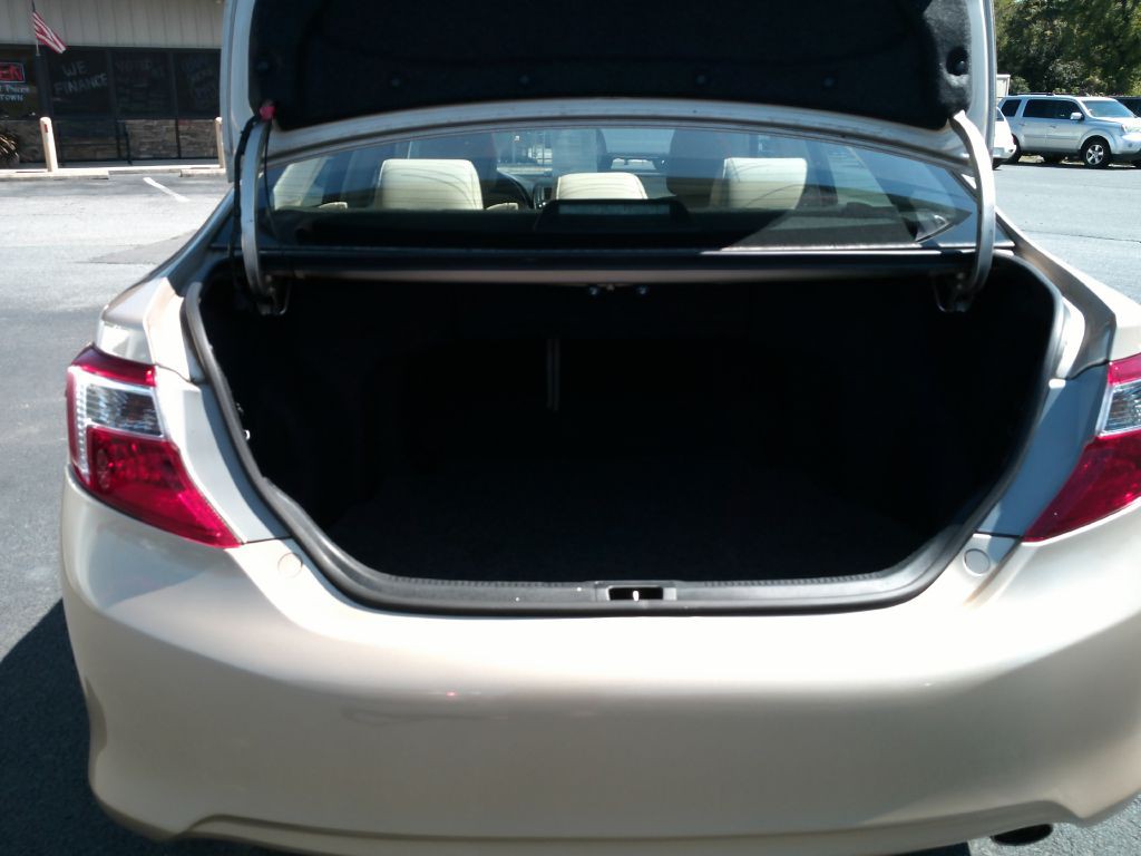 2012 Toyota Camry Image 7