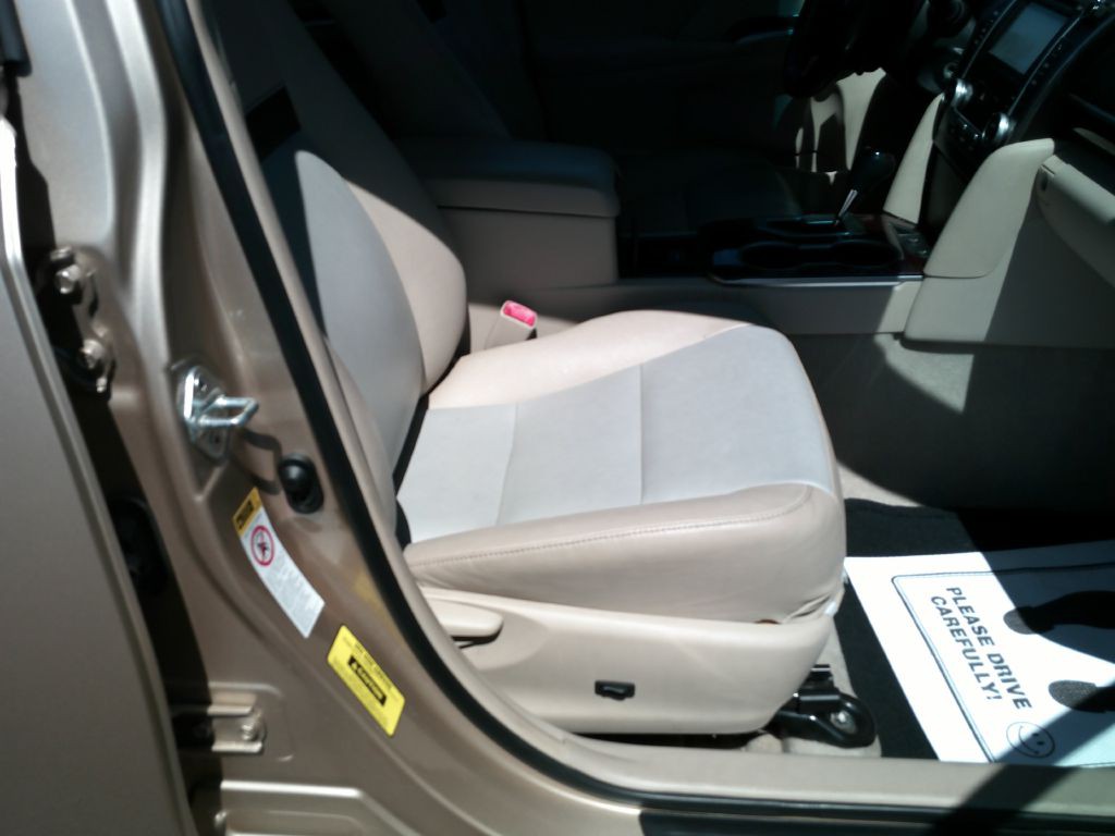 2012 Toyota Camry Image 17