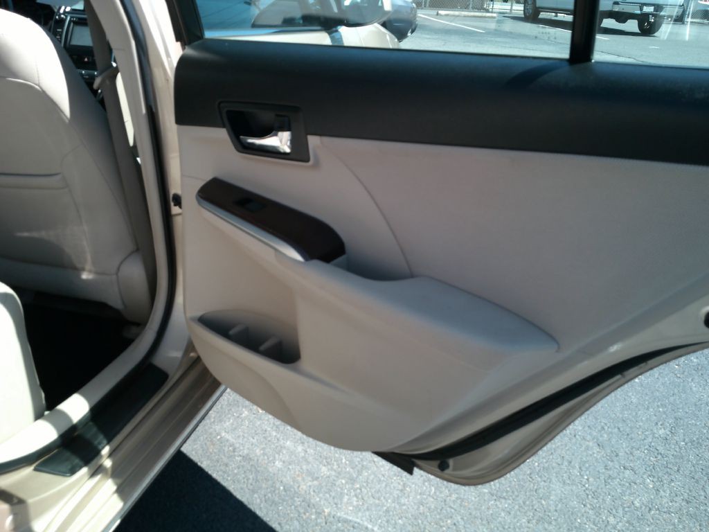 2012 Toyota Camry Image 18