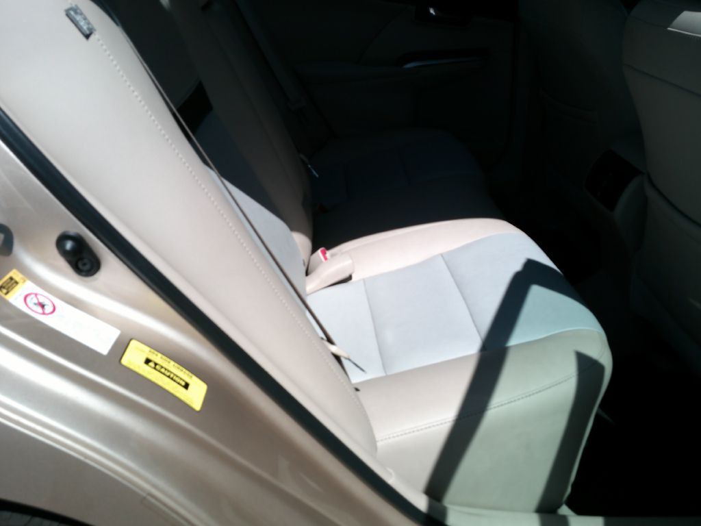 2012 Toyota Camry Image 19