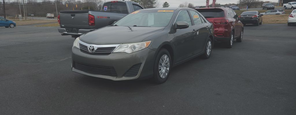 2014 Toyota Camry Image 1