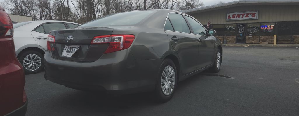 2014 Toyota Camry Image 2
