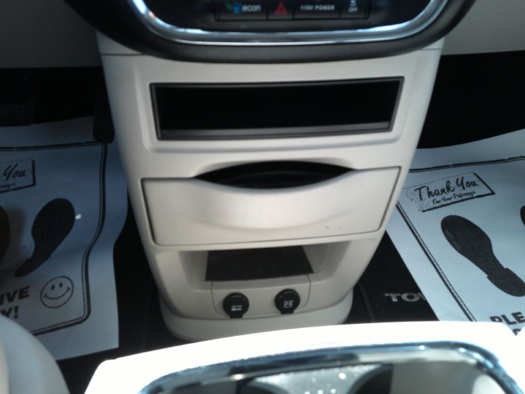 2016 Chrysler Town & Country Image 15