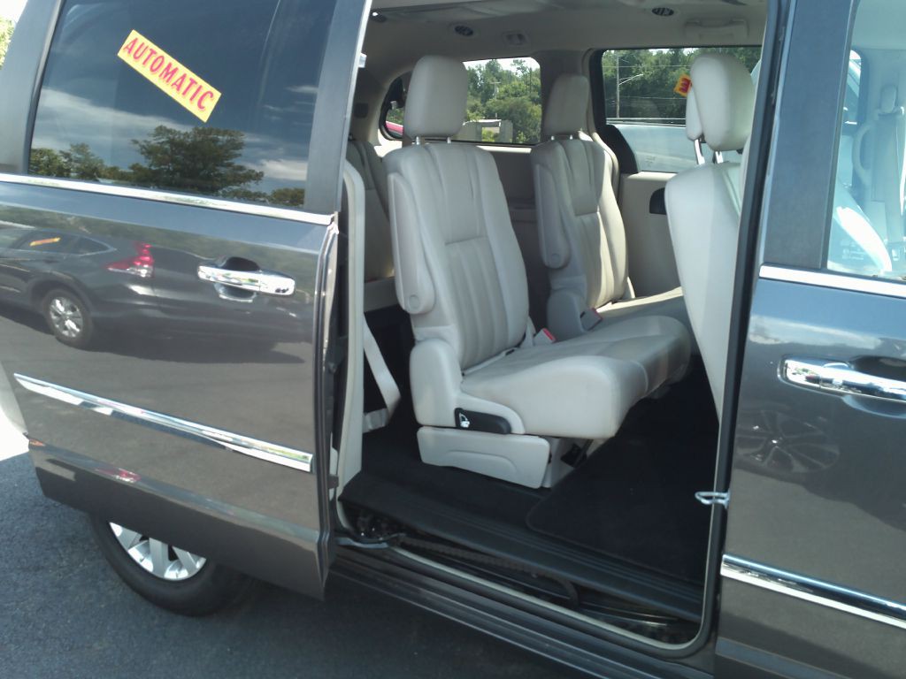2016 Chrysler Town & Country Image 20