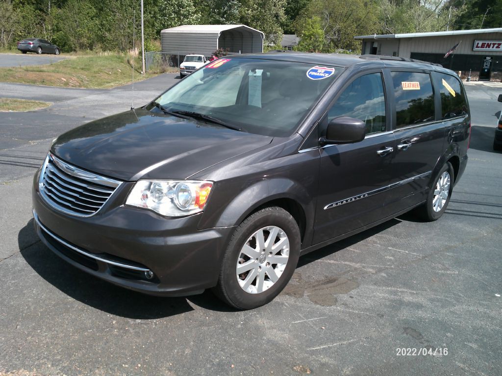 2016 Chrysler Town & Country Image 25